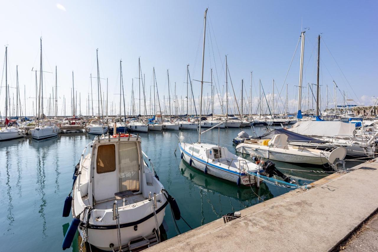 Aregai Marina Exclusive Seaside Apartments Santo Stefano al Mare Exterior foto